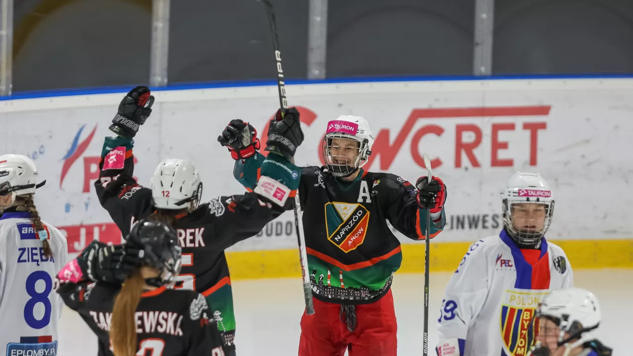 TAURON Liga Hokeja Kobiet: Kojotki wciąż niepokonane
