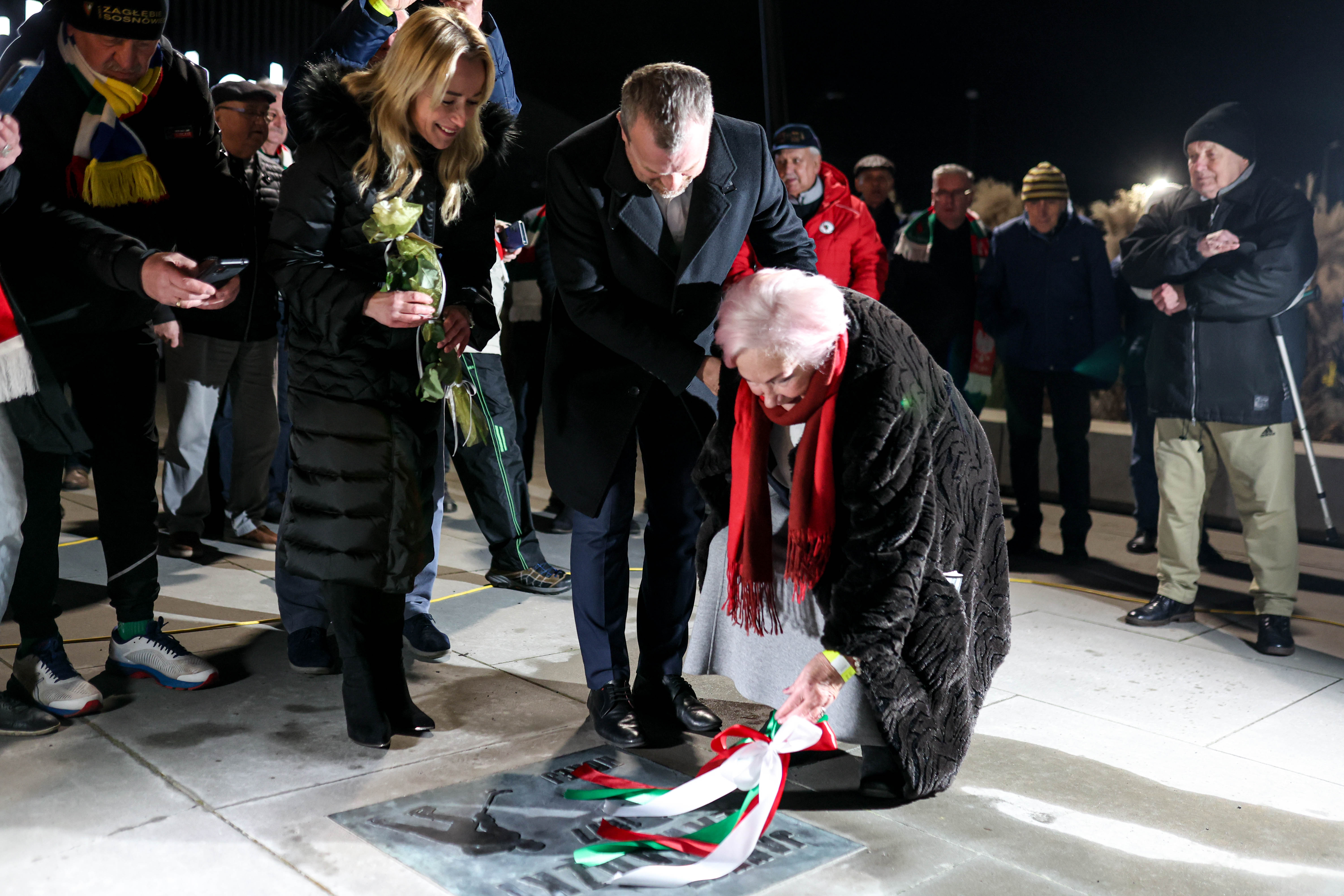 W Sosnowcu odsłonięto pamiątkową płytę znakomitego hokeisty Janusza Zawadzkiego