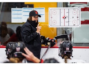 Trenerka Magdalena Jabłońska na campie reprezentacji Kanady U18 w Calgary